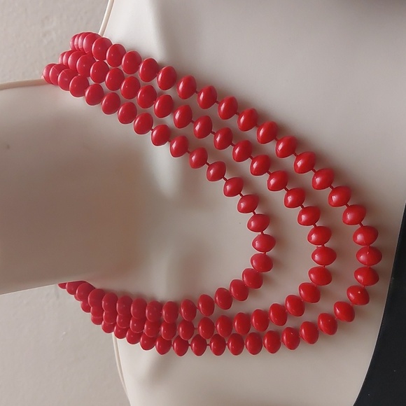 Vintage Quality Made Red Plastic Mardi Gras Rope Length Extra Long Necklace - Picture 4 of 4